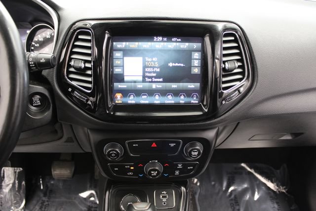 Used 2017 Jeep Compass Limited w/ Navigation Group AWD/4WD image 21