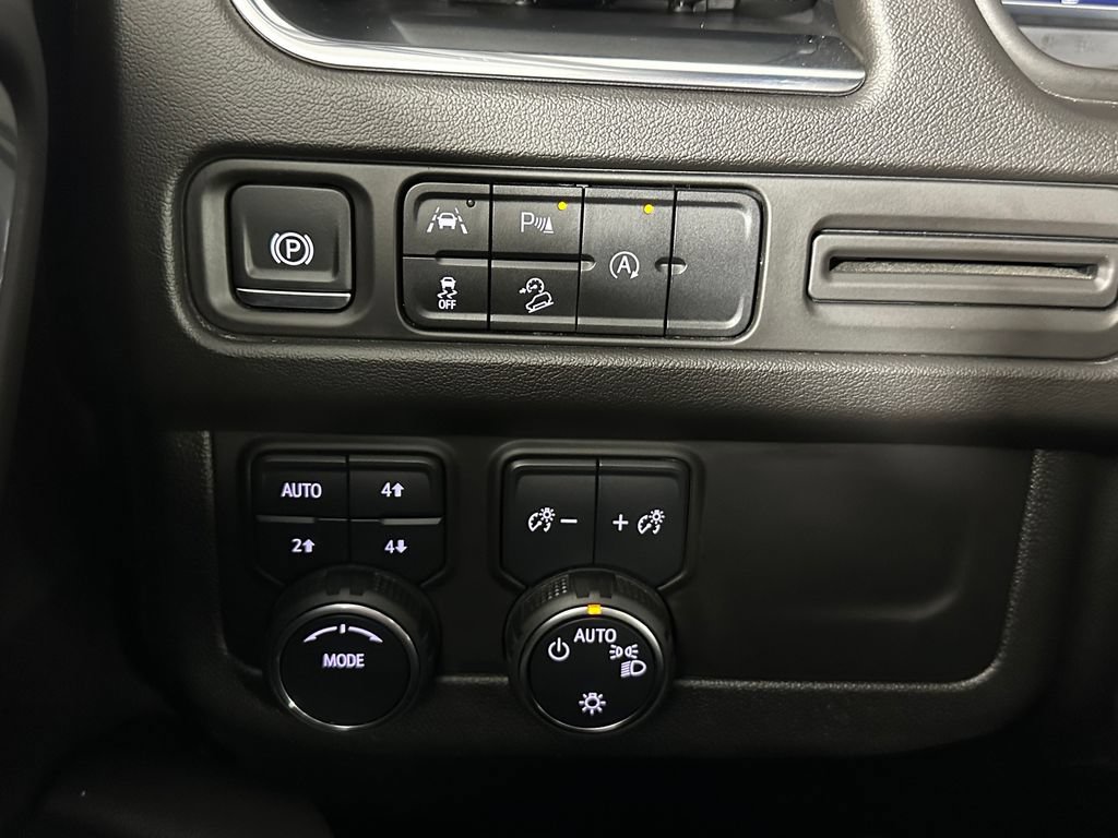 Used 2024 Chevrolet Suburban Z71 AWD/4WD image 25