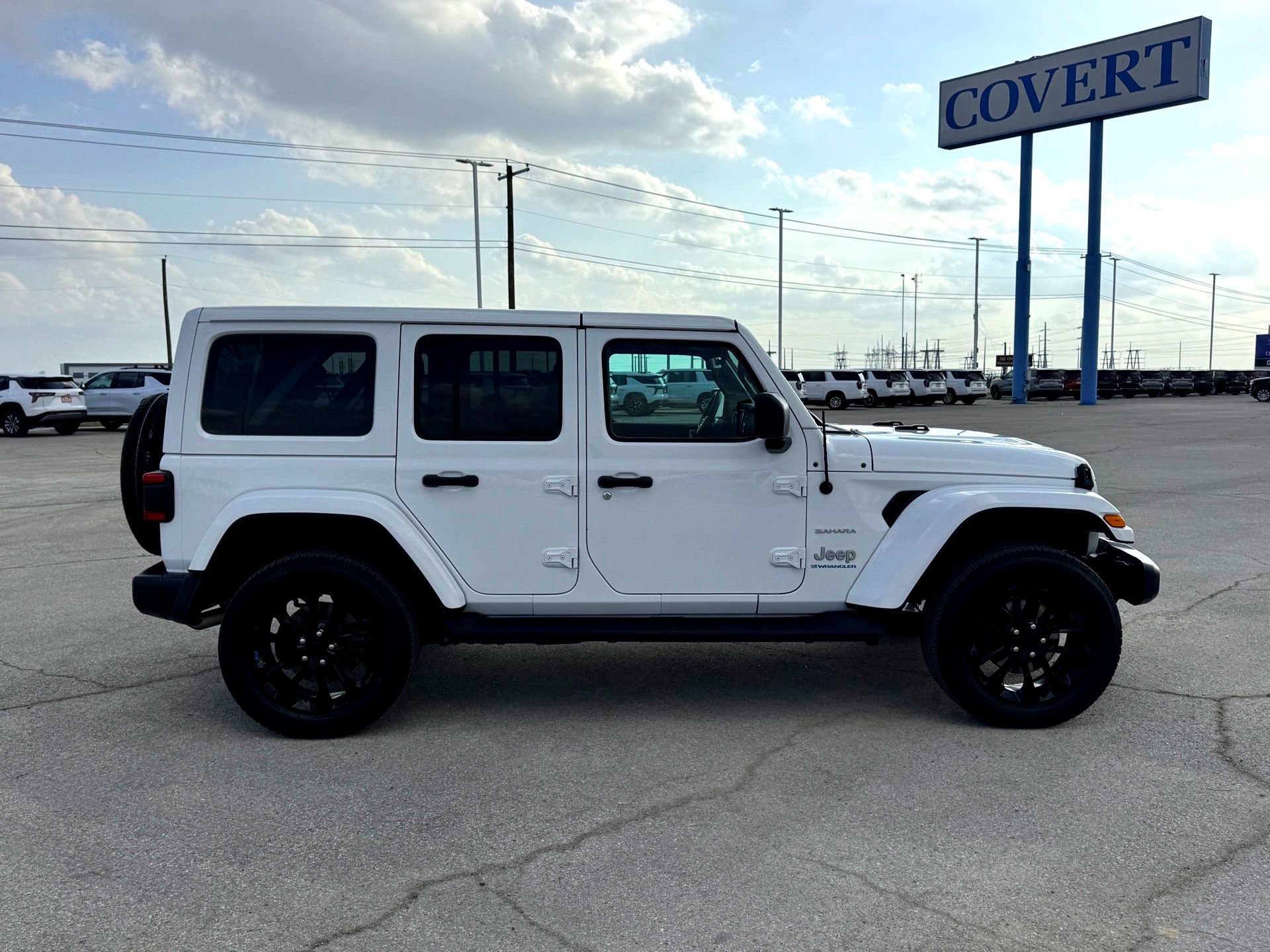 Used 2023 Jeep Wrangler Unlimited Sahara image 6