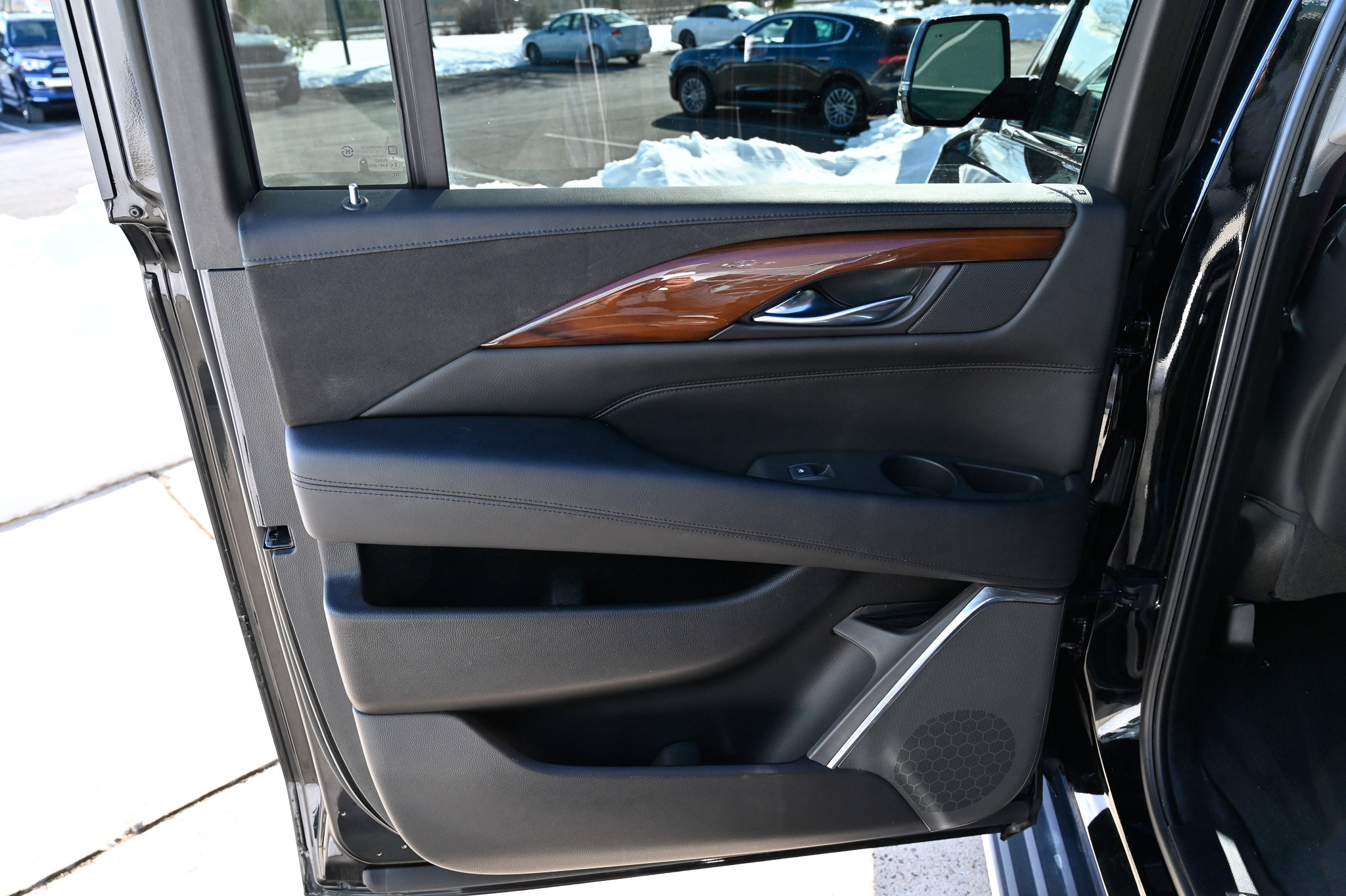 Used 2017 Cadillac Escalade ESV Luxury image 41