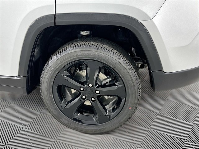 New 2025 Jeep Grand Cherokee Altitude image 16
