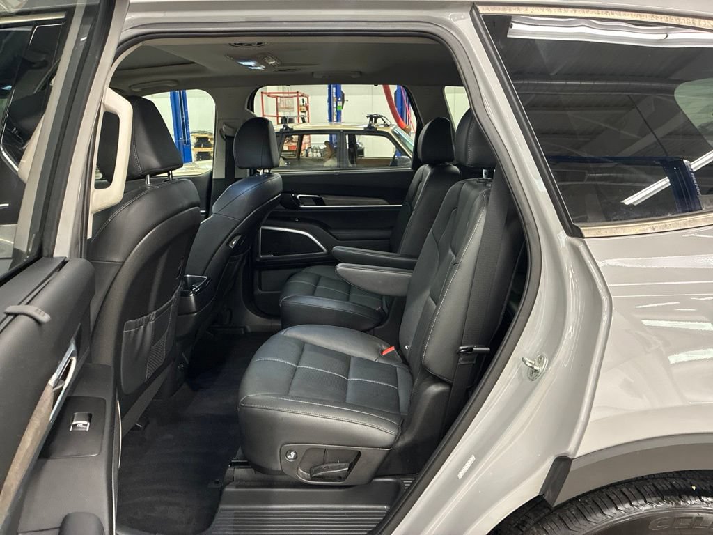 Certified 2021 Kia Telluride EX w/ EX Premium Package AWD/4WD image 16