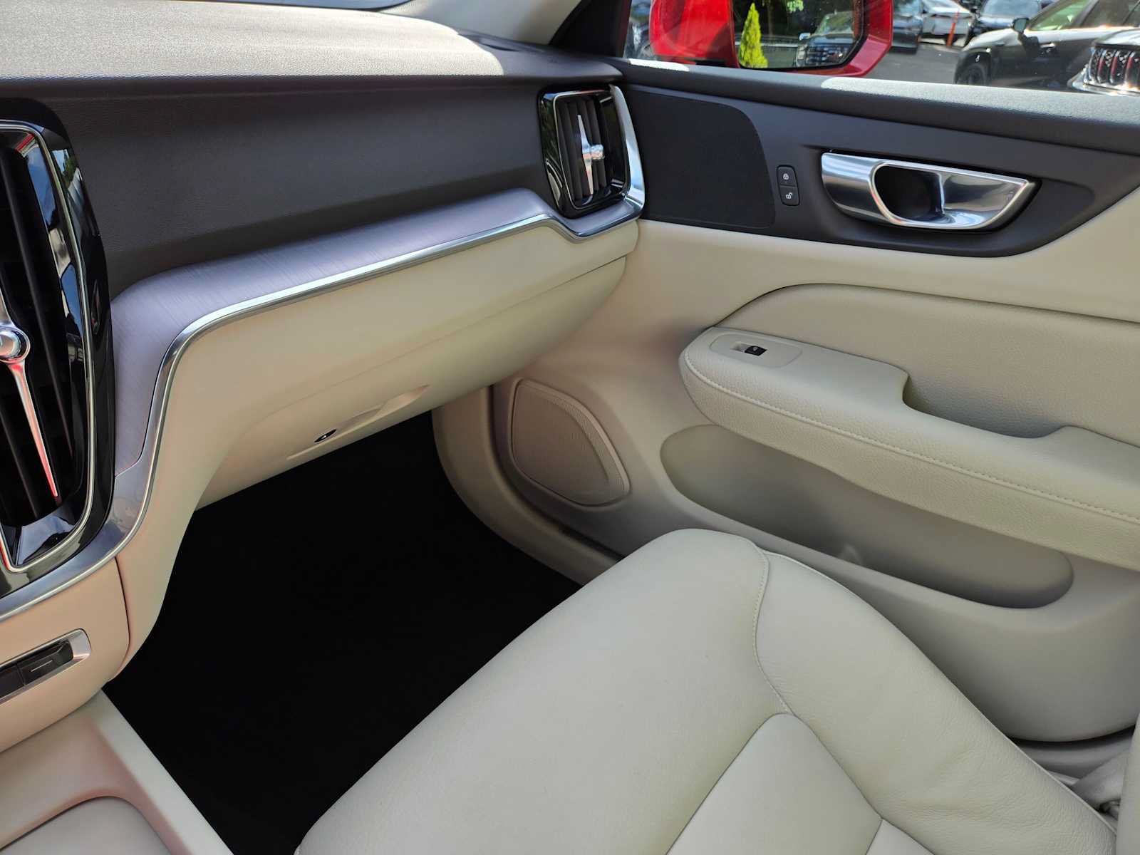 Used 2020 Volvo S60 T5 Momentum w/ Premium Package FWD image 28