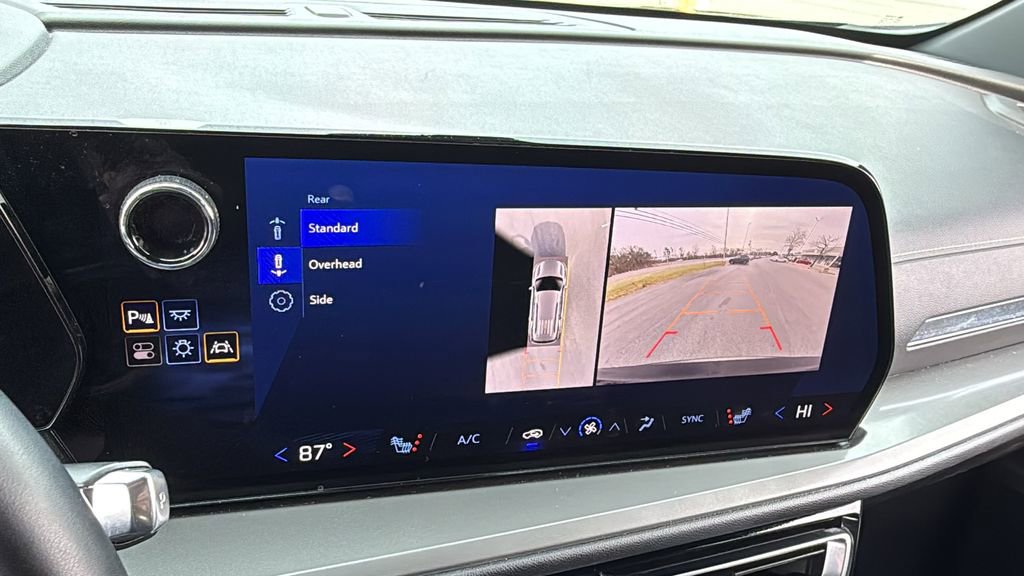 Used 2024 Chevrolet Traverse LT image 23