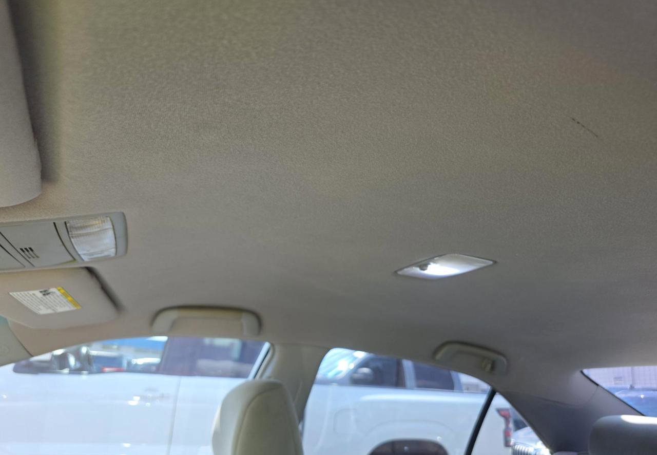 Used 2010 Toyota Camry LE FWD image 14