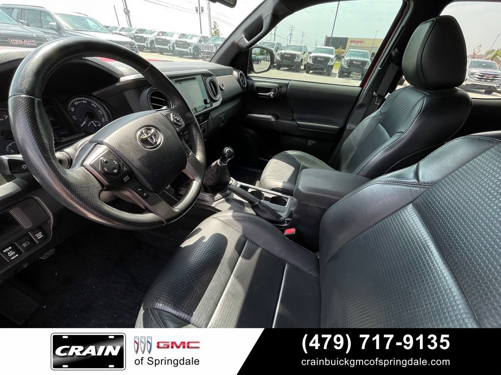 Used 2018 Toyota Tacoma TRD Sport w/ TRD Premium Sport Package AWD/4WD image 9