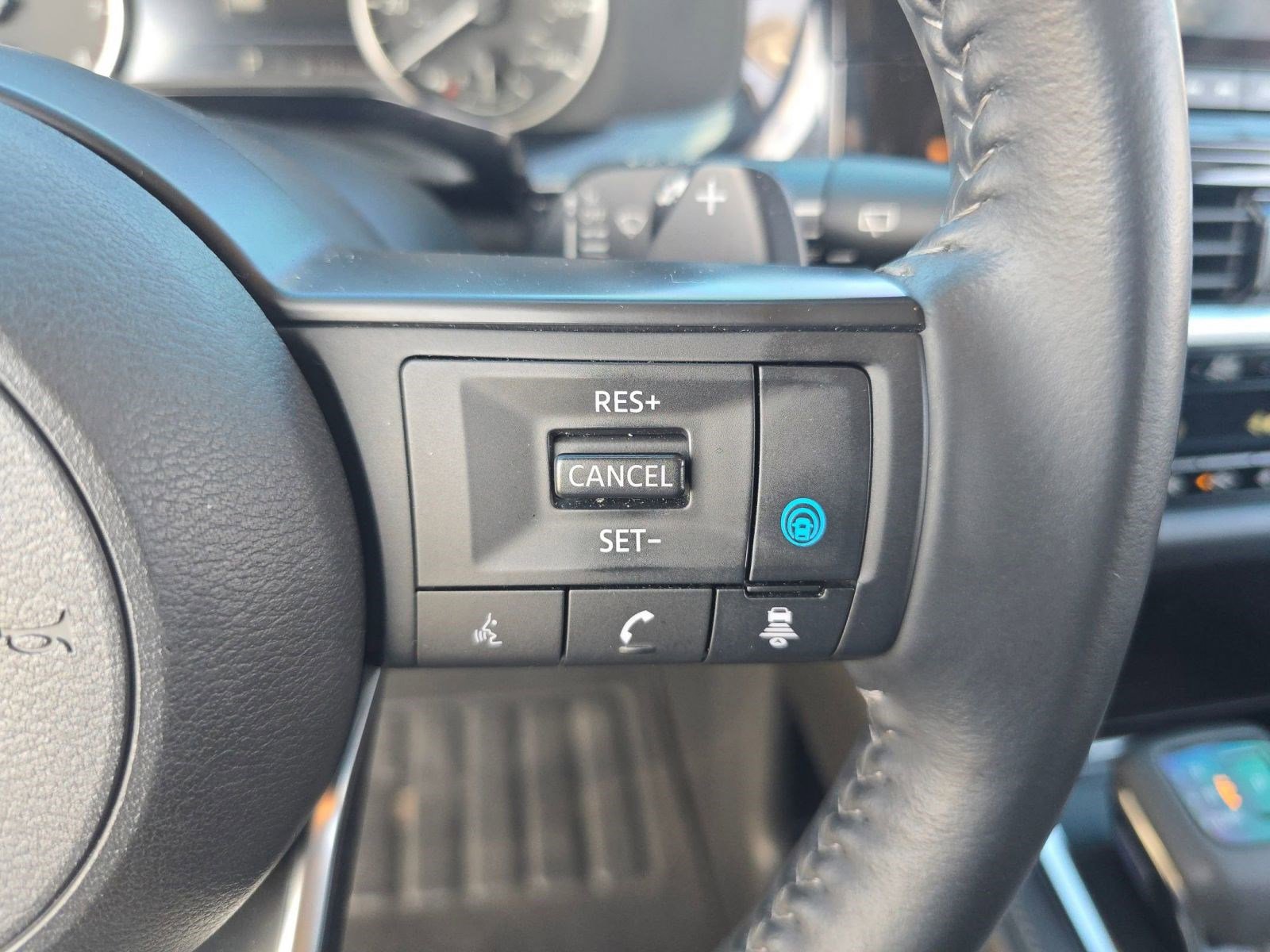 Used 2024 Nissan Pathfinder SV w/ SV Premium Package image 23