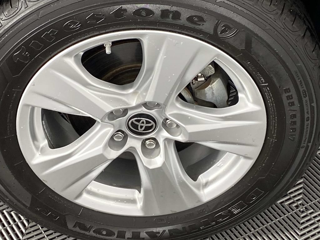 Used 2021 Toyota RAV4 LE AWD/4WD image 29