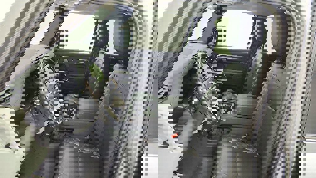 Used 2023 Land Rover Defender 130 S image 20