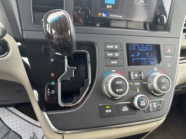 Used 2017 Toyota Sienna XLE FWD image 20