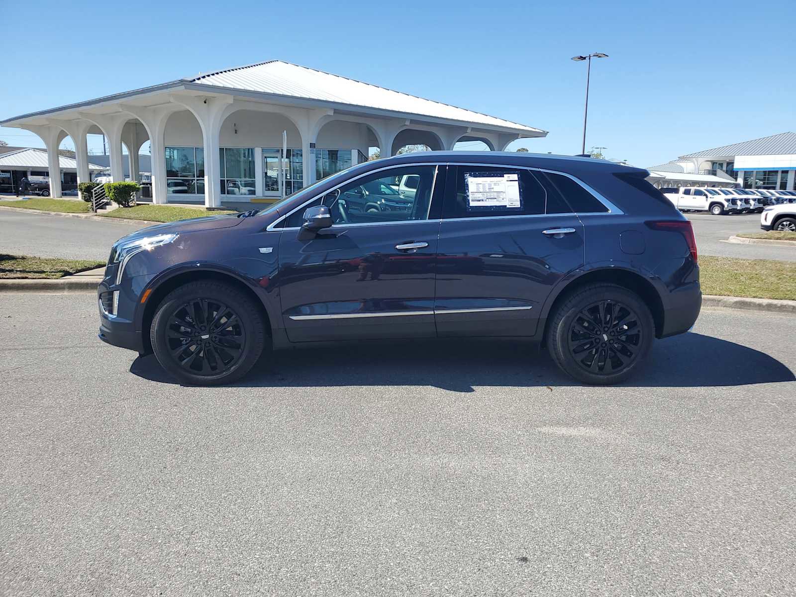 New 2024 Cadillac XT5 Luxury image 2