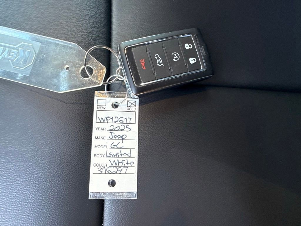 Certified 2025 Jeep Grand Cherokee Limited image 40