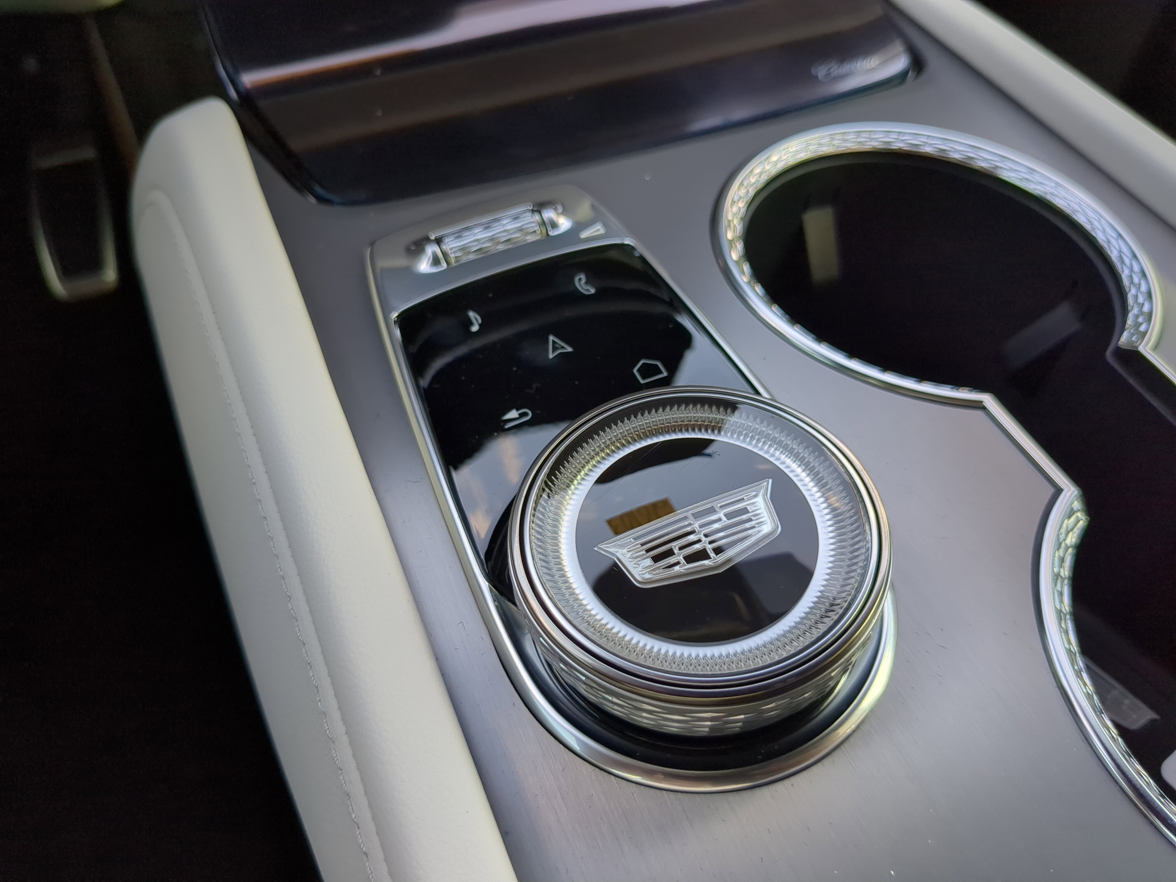 New 2026 Cadillac Vistiq Sport w/ LPO, Floor Liner Package image 30