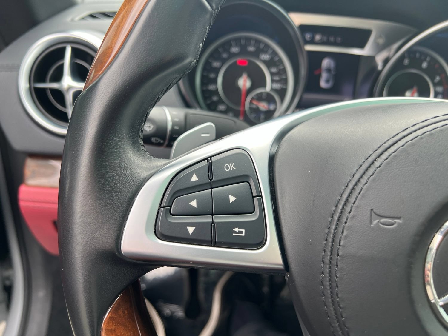 Used 2019 Mercedes-Benz SL 550 image 18
