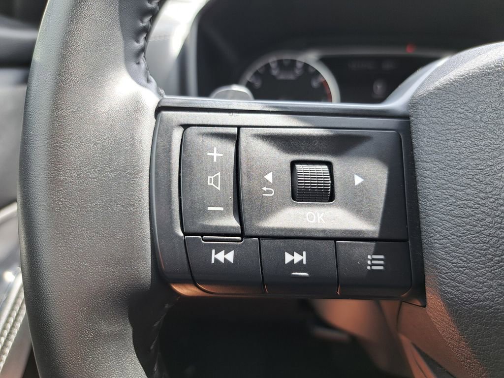 Used 2025 Nissan Rogue SV image 13