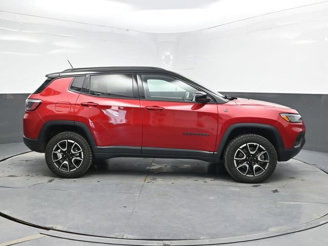 Used 2025 Jeep Compass Trailhawk AWD/4WD image 8