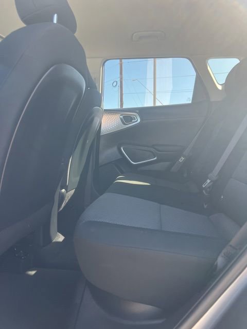 Used 2025 Kia Soul LX w/ LX Technology Package FWD image 23