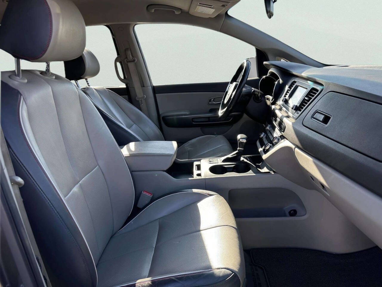 Used 2017 Kia Sedona LX w/ LX Essentials Premium Package image 21