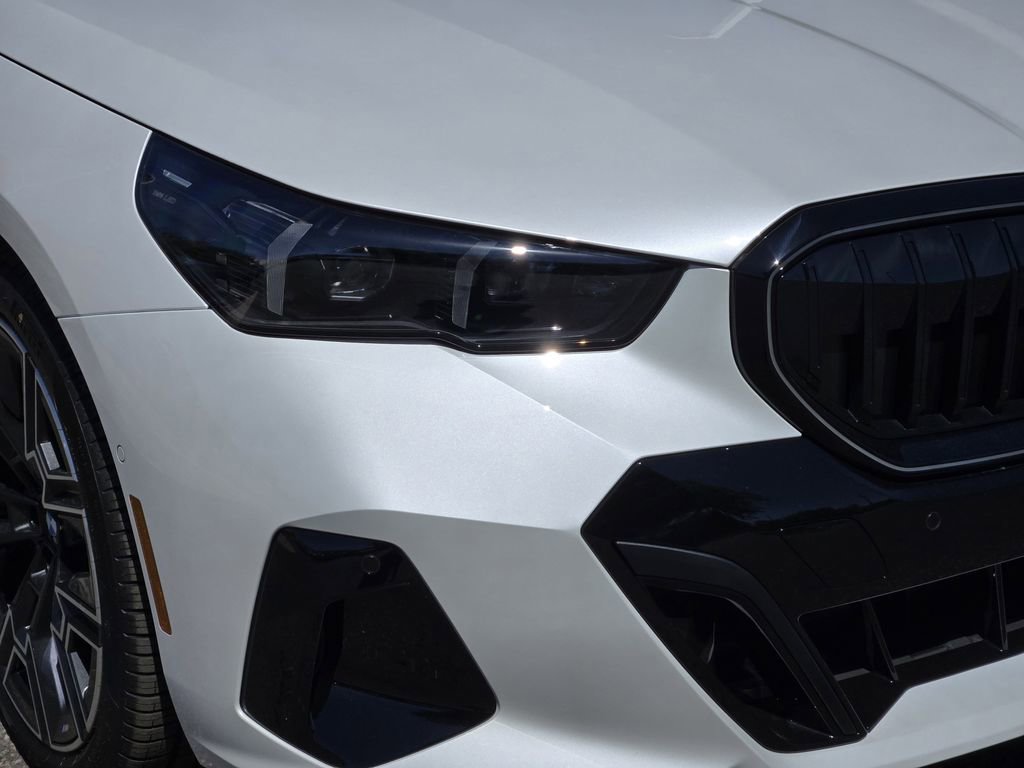 New 2026 BMW i5 eDrive40 w/ M Sport Package AWD/4WD image 8