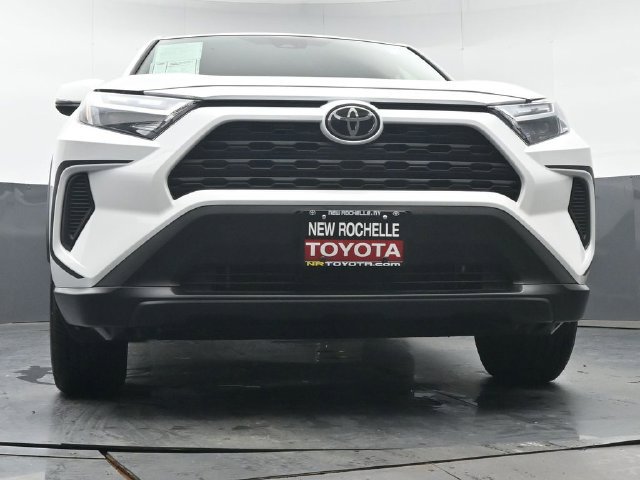 Certified 2025 Toyota RAV4 LE AWD/4WD image 33