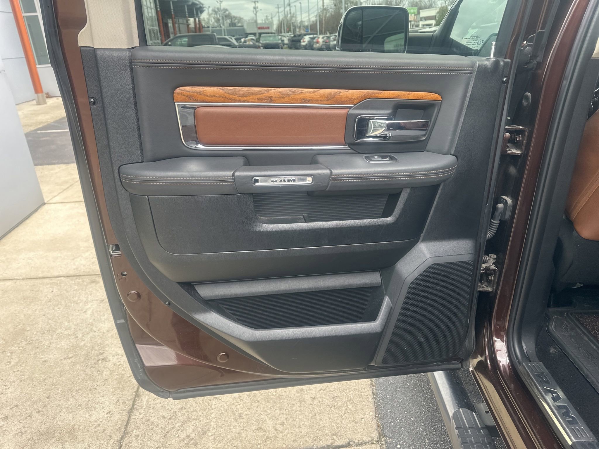 Used 2015 RAM 3500 Laramie Longhorn image 17