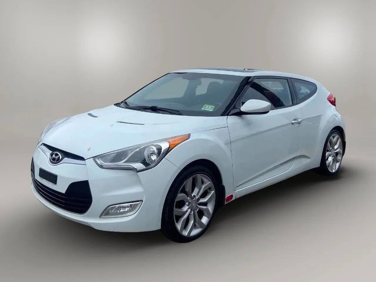 Used 2012 Hyundai Veloster w/ Style Pkg image 3