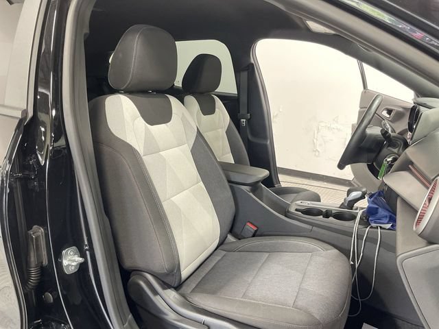 Used 2024 Chevrolet Trax RS FWD image 27