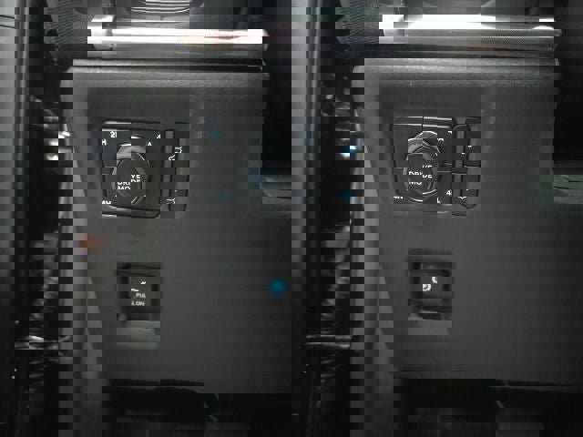 Used 2025 Ford Expedition Platinum image 23