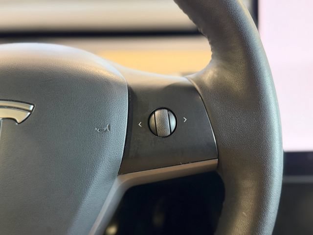 Used 2023 Tesla Model Y Performance AWD/4WD image 27