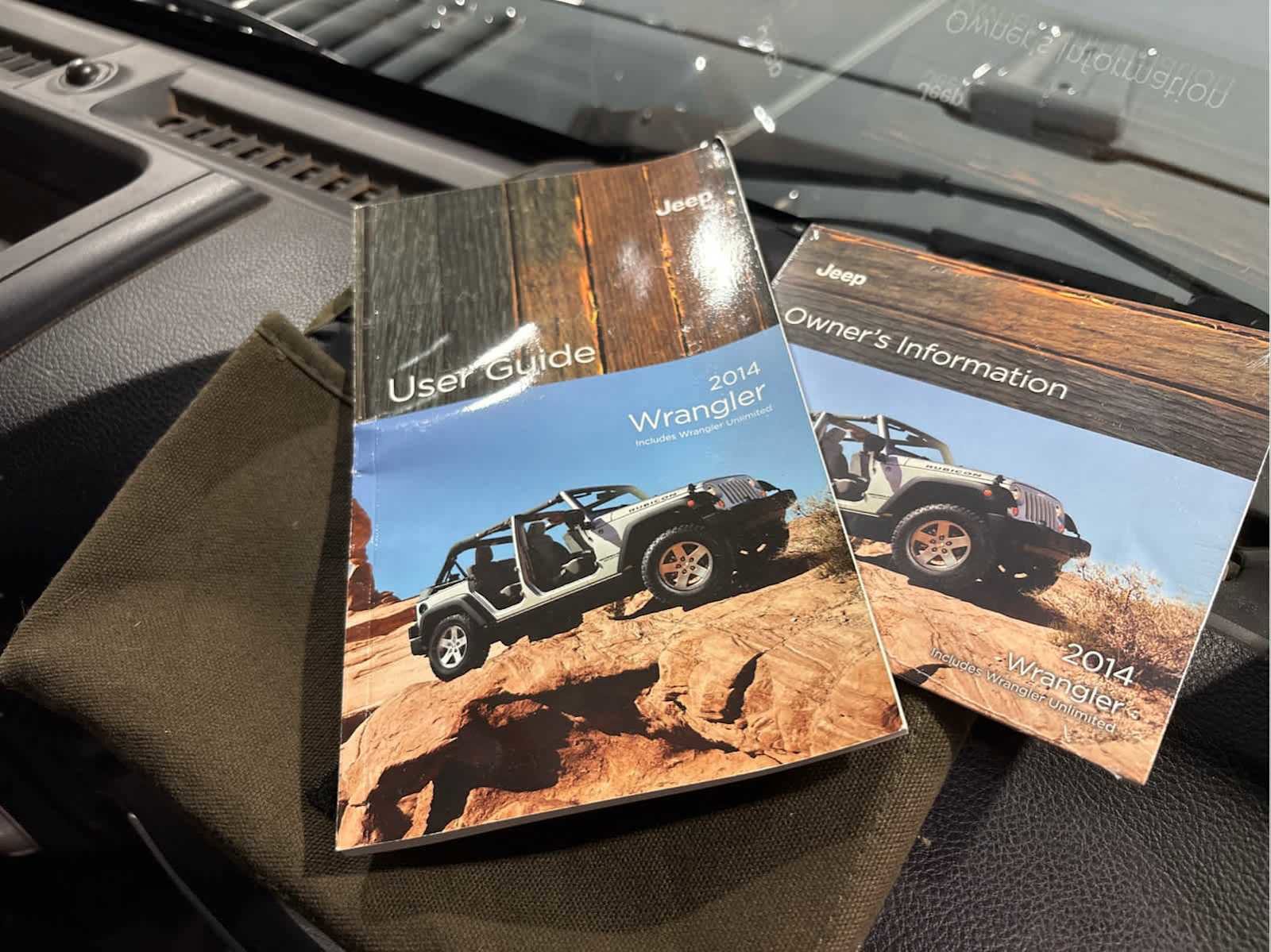 Used 2014 Jeep Wrangler Unlimited Rubicon w/ Connectivity Group image 19