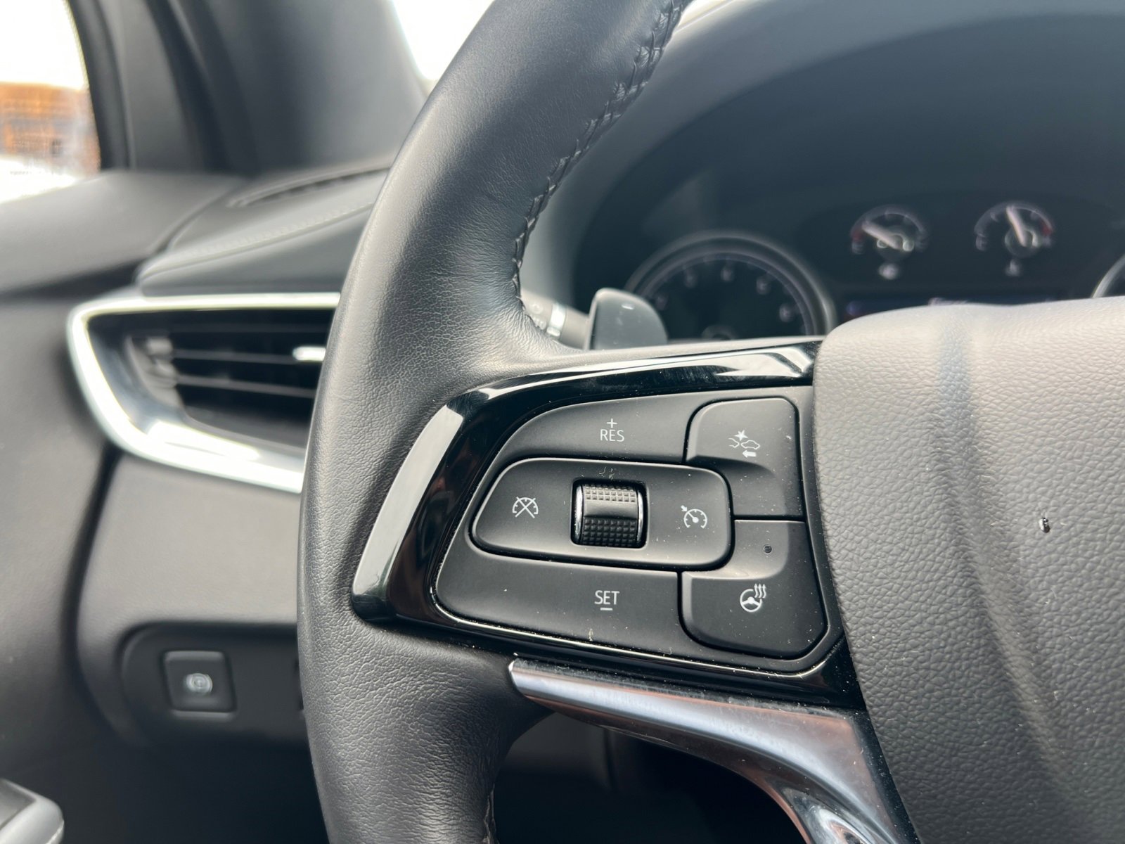 Used 2023 Buick Enclave Essence image 17