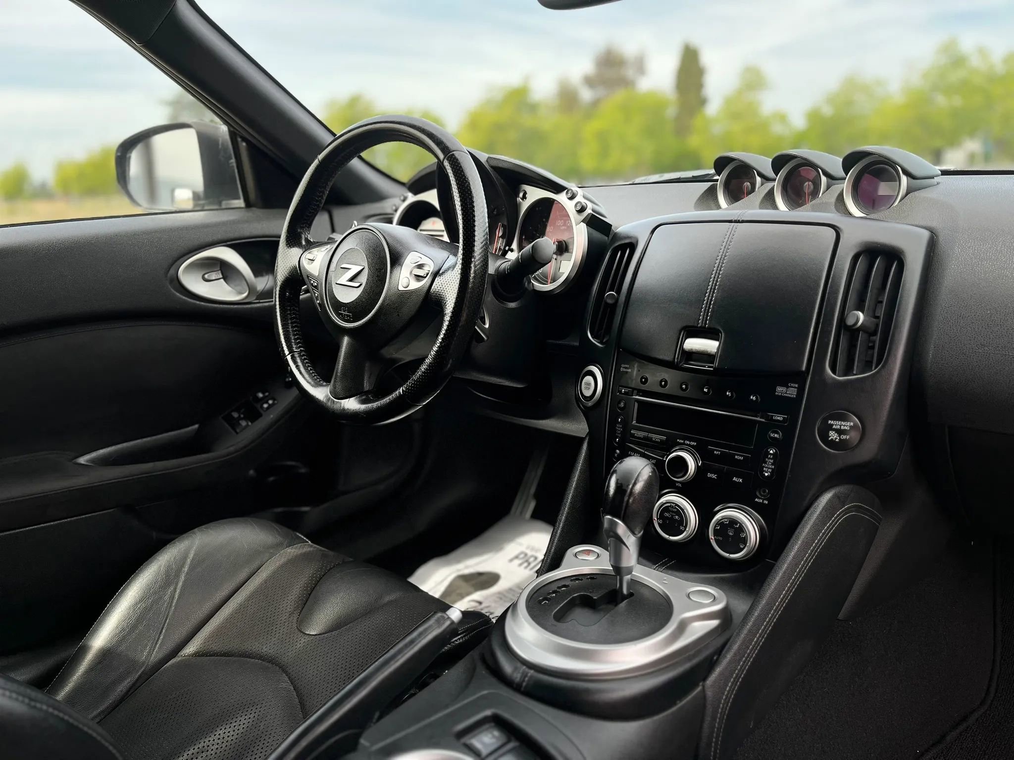 Used 2009 Nissan 370Z Touring w/ Sport Pkg RWD image 14