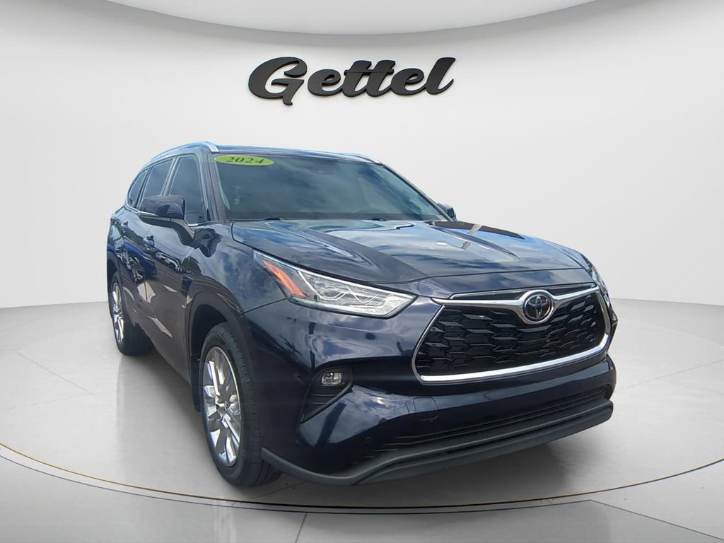 Used 2024 Toyota Highlander Limited FWD image 4