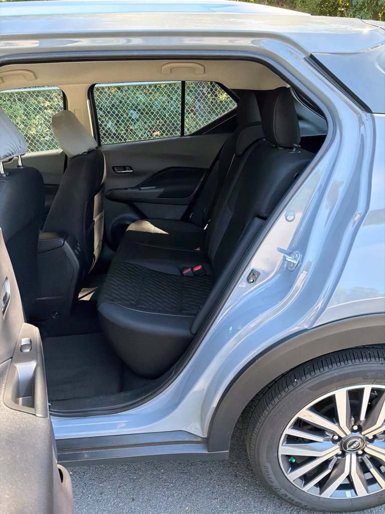Used 2023 Nissan Kicks SV FWD image 10
