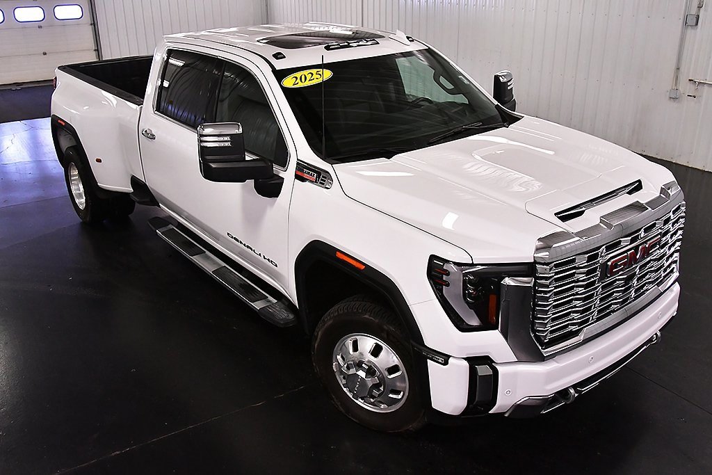 Used 2025 GMC Sierra 3500 Denali w/ Denali Reserve Package image 16