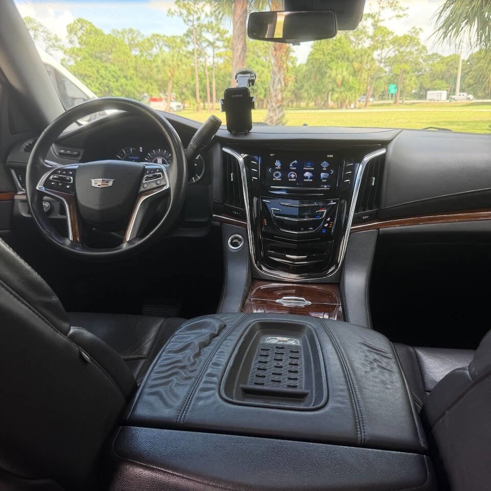 Used 2017 Cadillac Escalade Luxury RWD image 22
