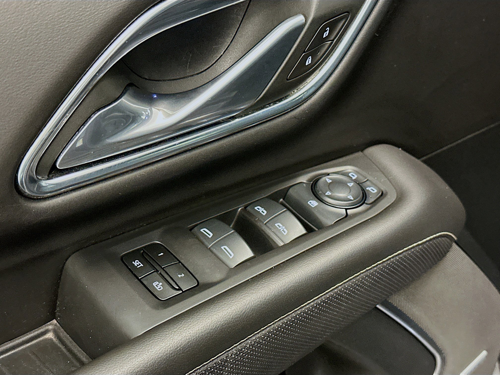 Used 2024 GMC Yukon SLT image 15