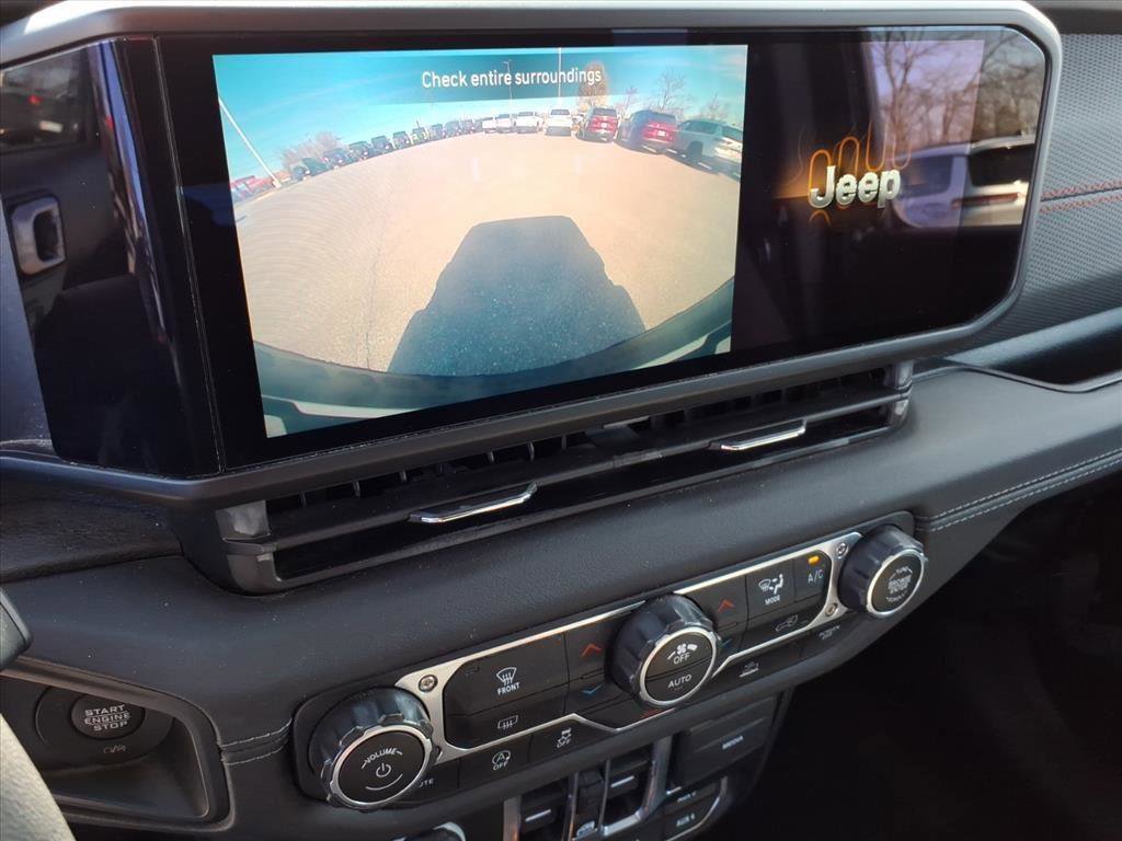 Used 2024 Jeep Wrangler Unlimited Rubicon image 25