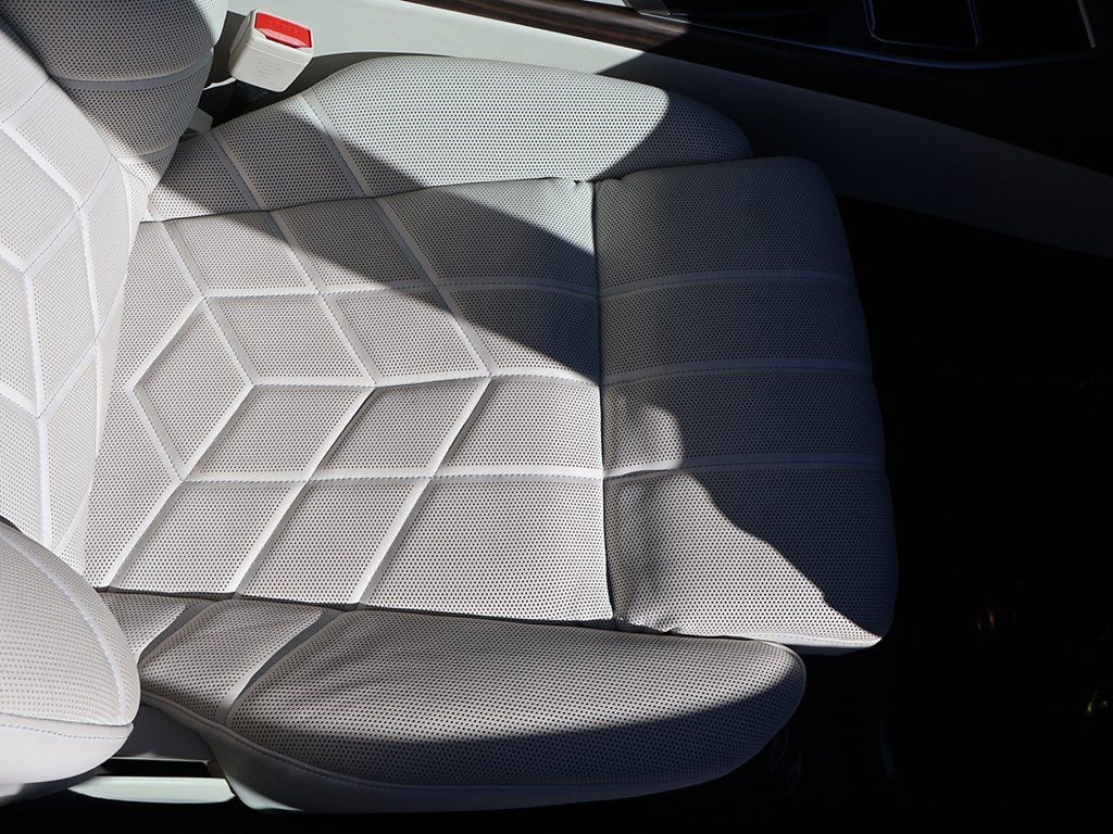 Used 2023 BMW 760i xDrive image 36