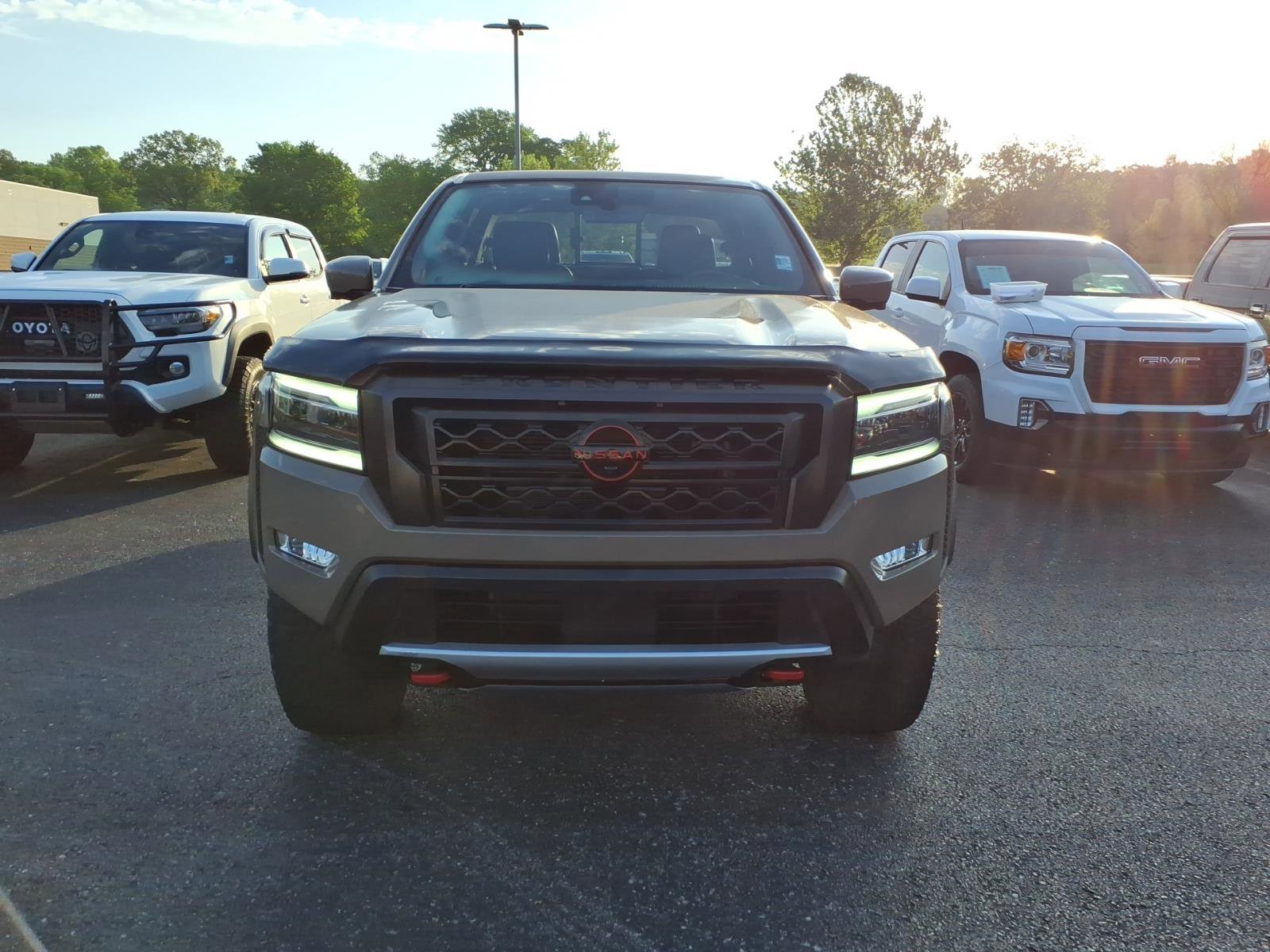 Used 2023 Nissan Frontier PRO-4X w/ Pro-4X Premium Package image 2