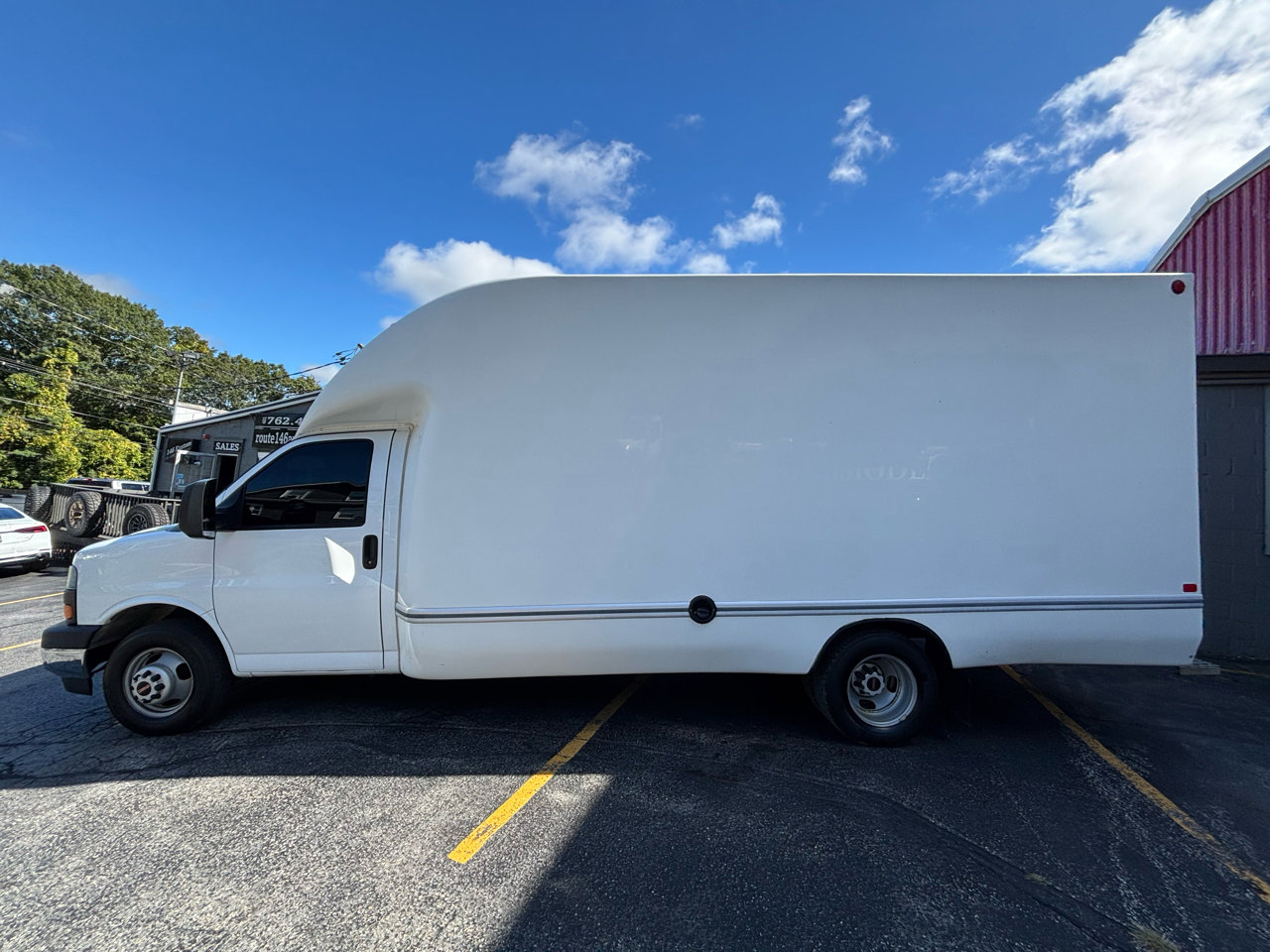 Used 2017 GMC Savana 3500 Extended image 3