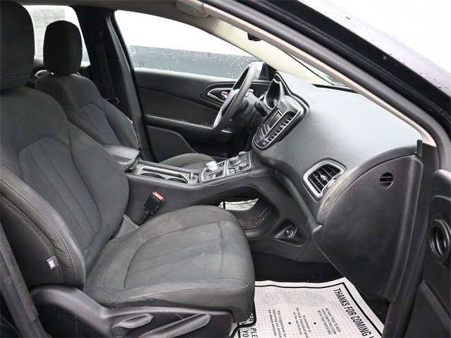 Used 2016 Chrysler 200 Limited image 7