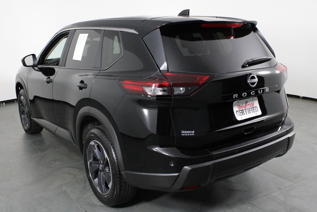 Used 2025 Nissan Rogue SV image 4