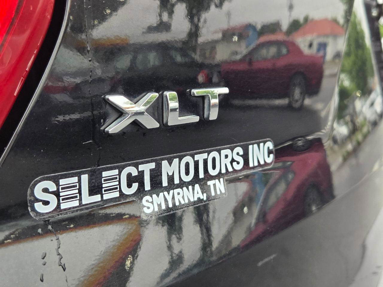 Used 2017 Ford Explorer XLT w/ Equipment Group 202A FWD image 10
