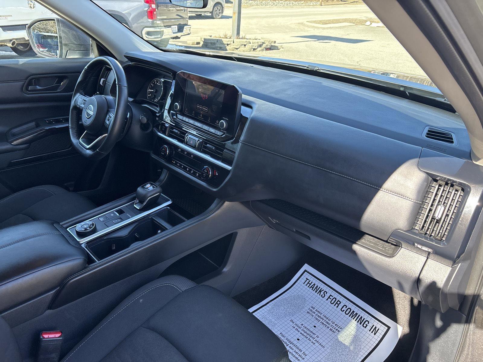 Used 2025 Nissan Pathfinder SV image 30