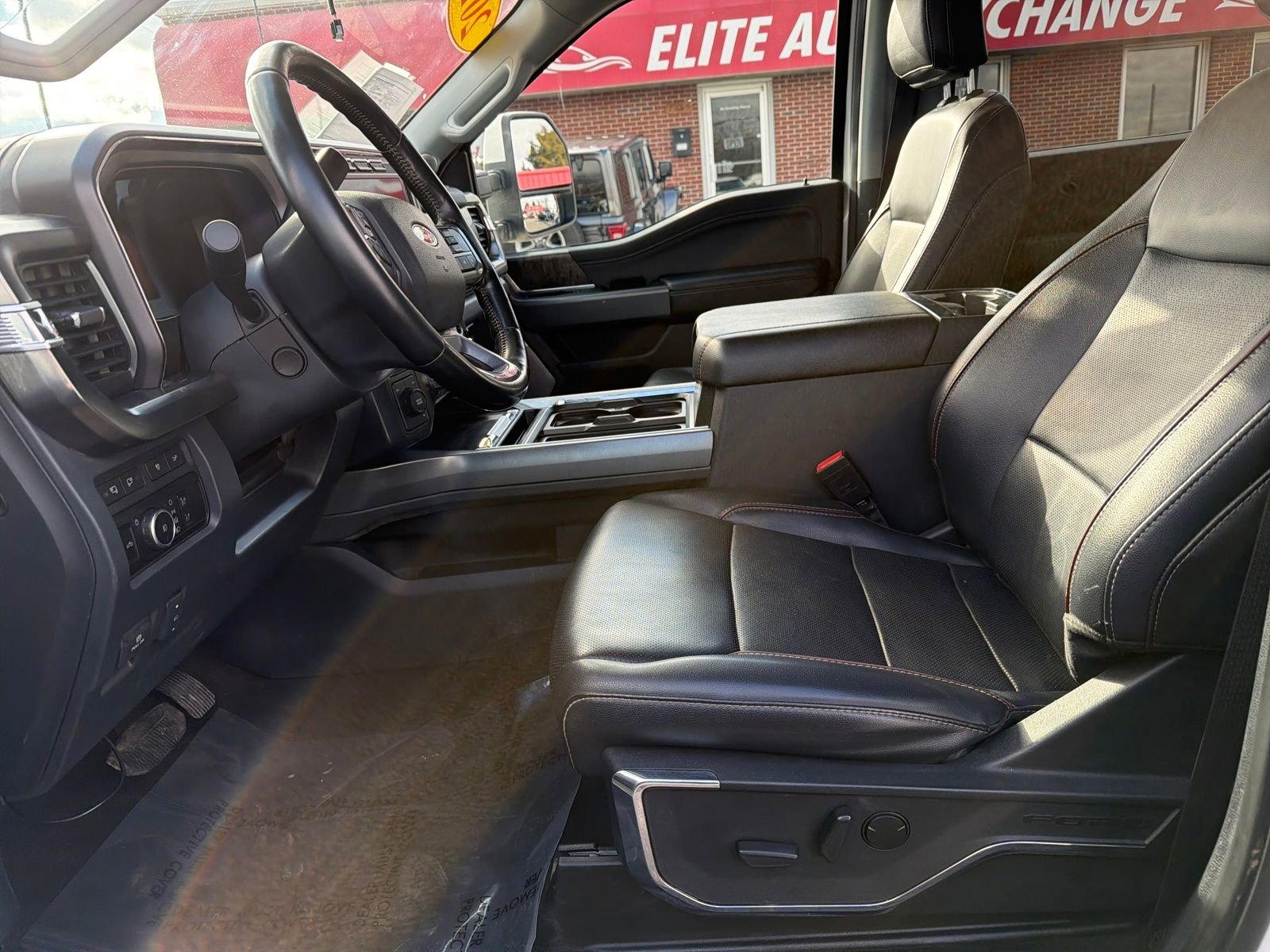 Used 2023 Ford F350 Lariat w/ Lariat Ultimate Package AWD/4WD image 12