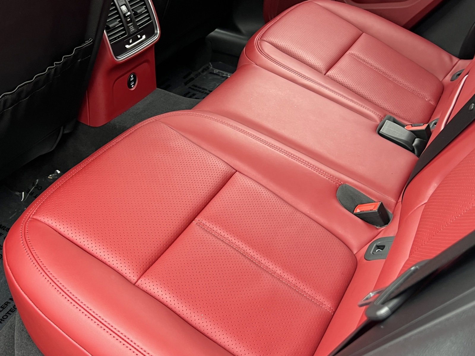 Certified 2025 Porsche Macan image 19