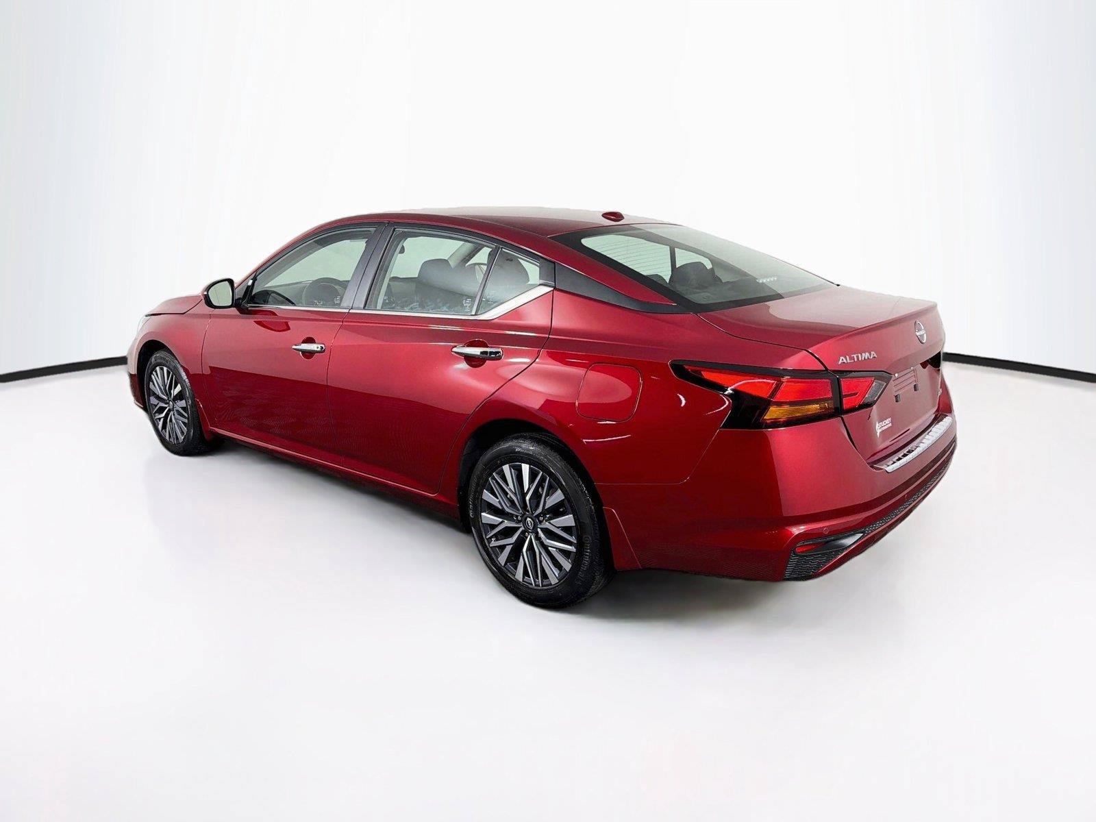Used 2023 Nissan Altima 2.5 SV AWD/4WD image 9