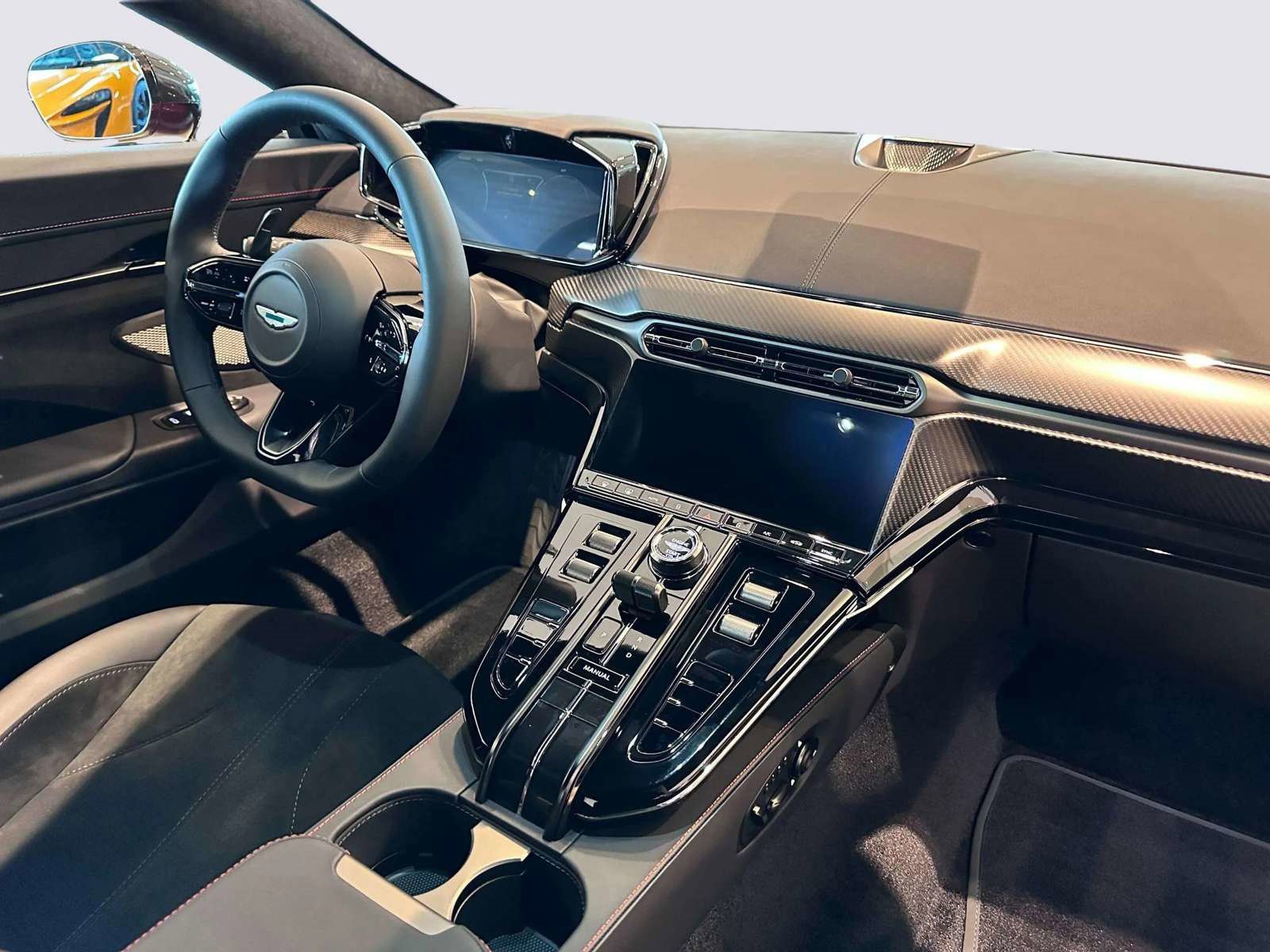 New 2025 Aston Martin V8 Vantage Coupe image 9