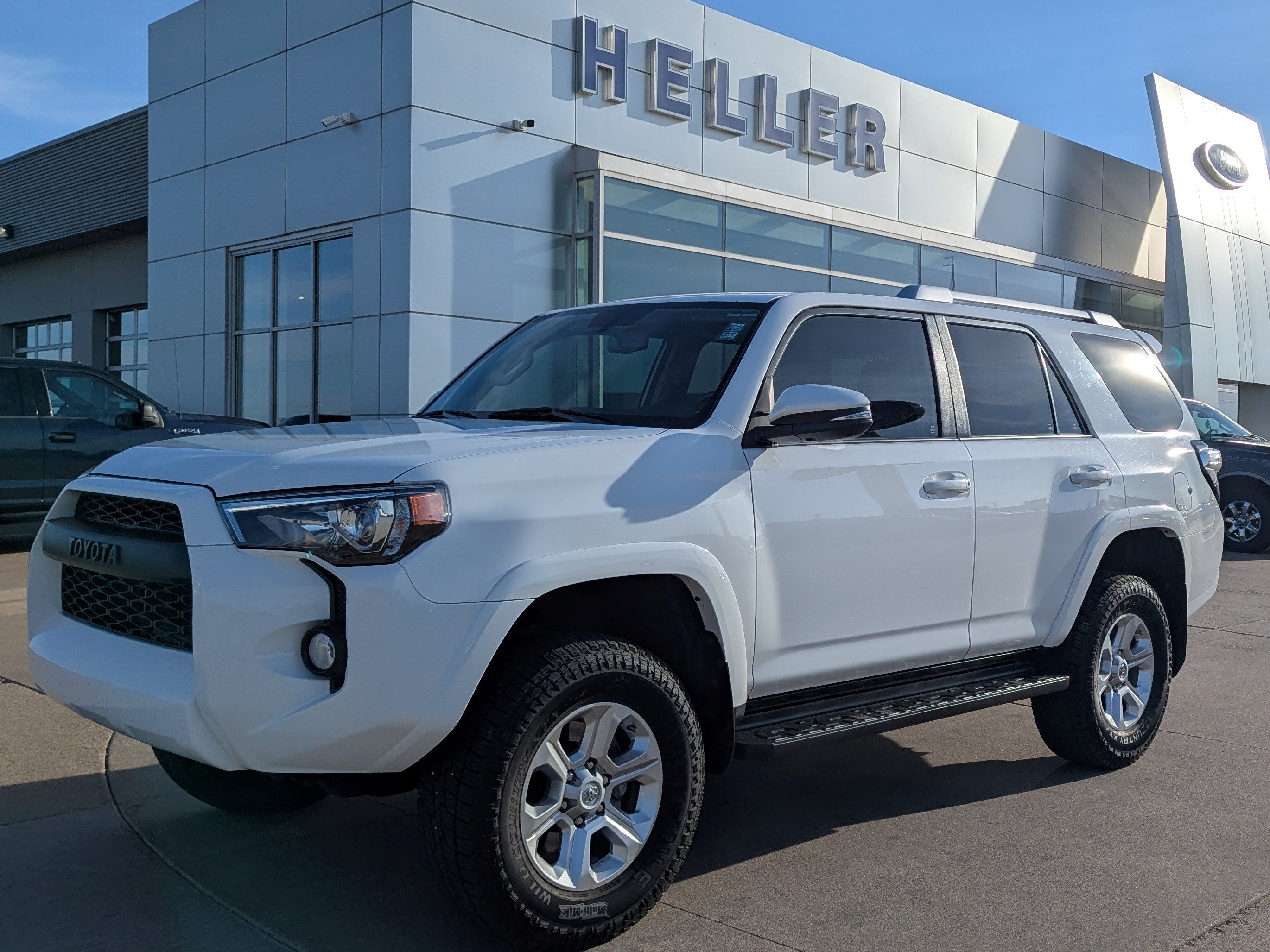 Used 2016 Toyota 4Runner SR5 Premium AWD/4WD image 3